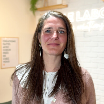 Quitter 17 ans de carrière pour se réinventer. Le déclic d'Isaure, créatrice engagée cover