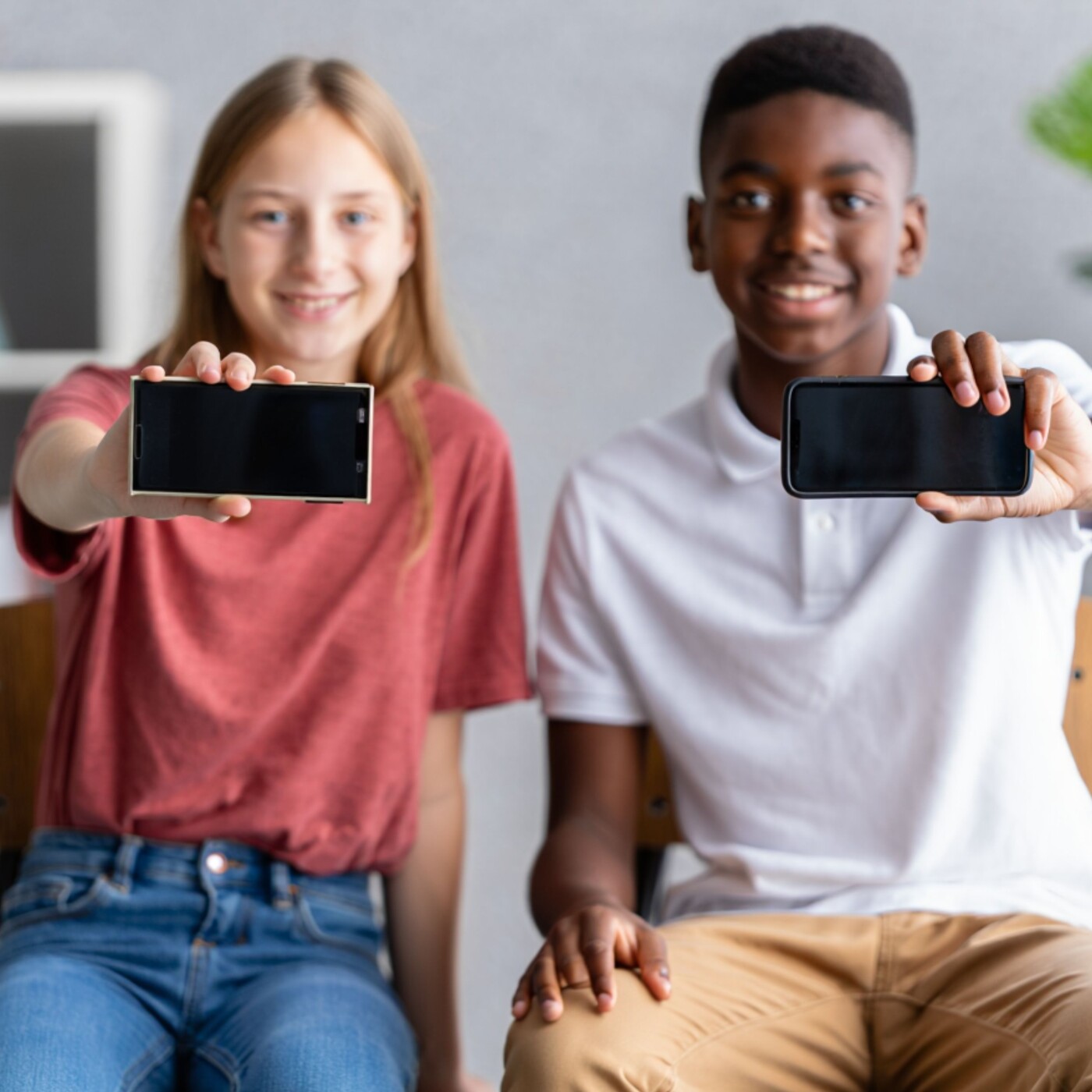 PREMIER SMARTPHONE & RÉSEAUX SOCIAUX : des PARENTS d'ADOS témoignent