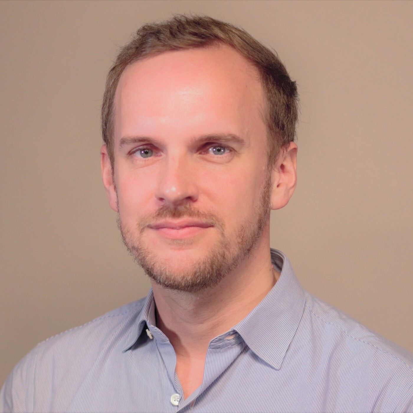 A voix nue, échange sans détours avec Etienne Riot