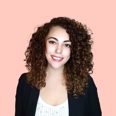 Yulia, franco-mexicaine, est coach en développement personnel cover