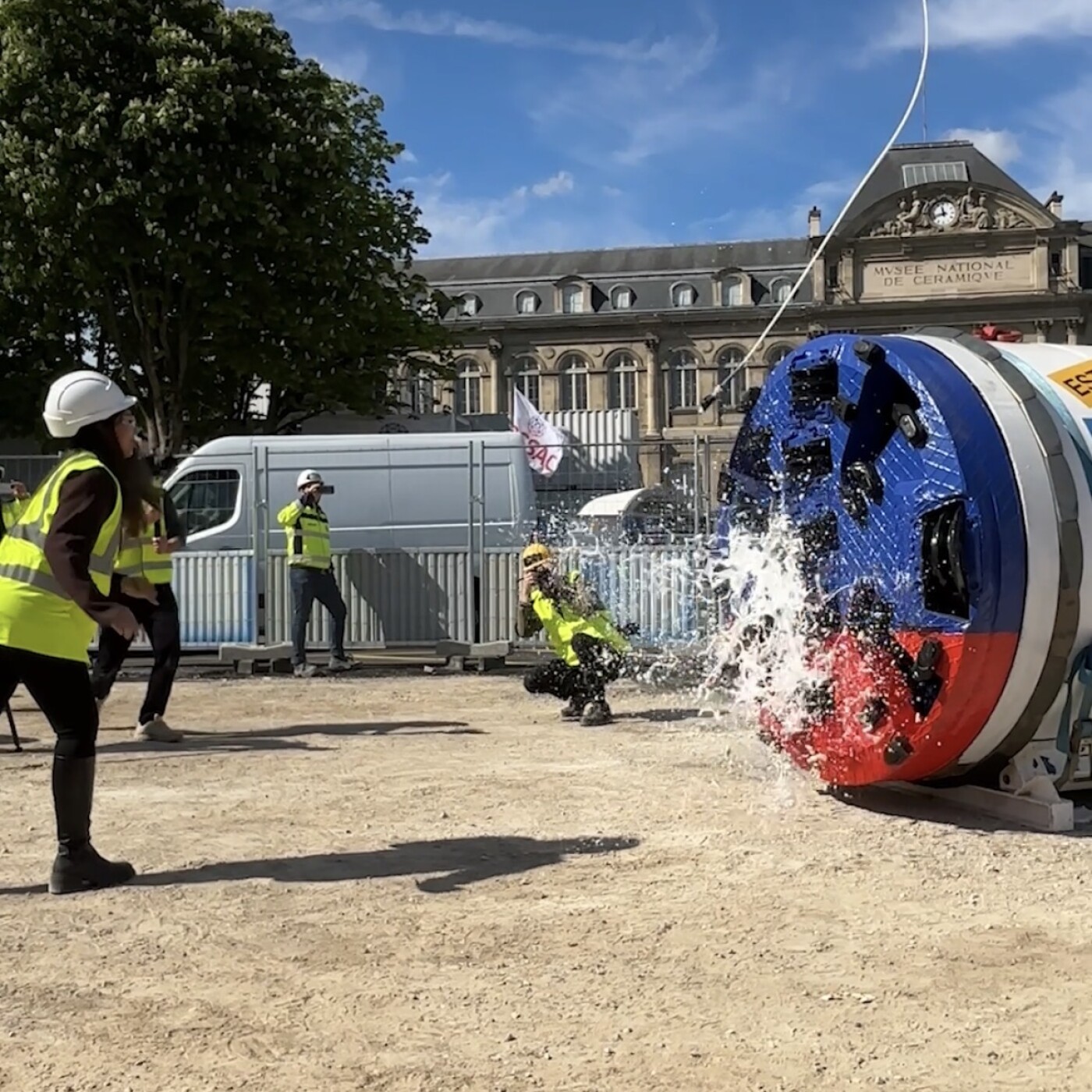 Au coeur du chantier : le micro-tunnelier Estelle baptisé pour dévier des canalisations d'eau potable episode artwork