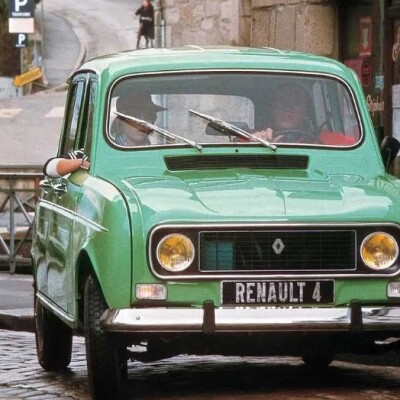 La 4L : plus qu'une voiture, un membre de la famille, une icône des routes ! cover