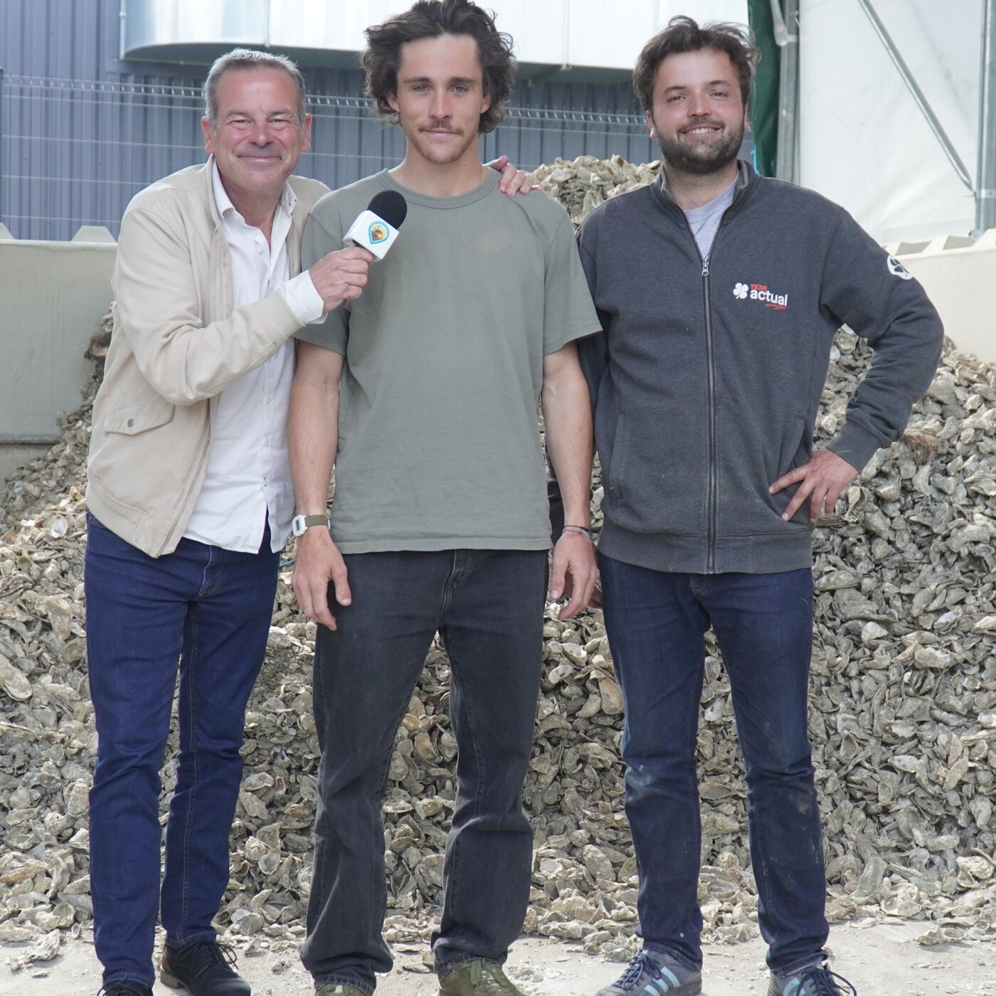 Depuis l'Actipôle à Gujan-Mestras, Douglas et Quentin avec leur structure CAL X recyclent des coquilles d'huîtres. Ils nous expliquent comme episode artwork
