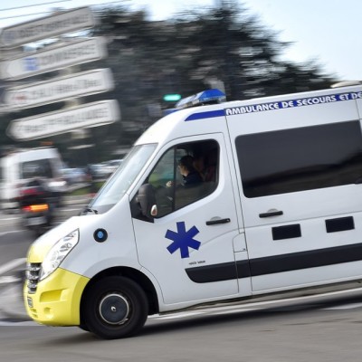 Ambulanciers, ces anges gardiens des malades cover