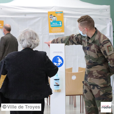 REPORTAGE - Vaccination à Mailly-le-Camp cover