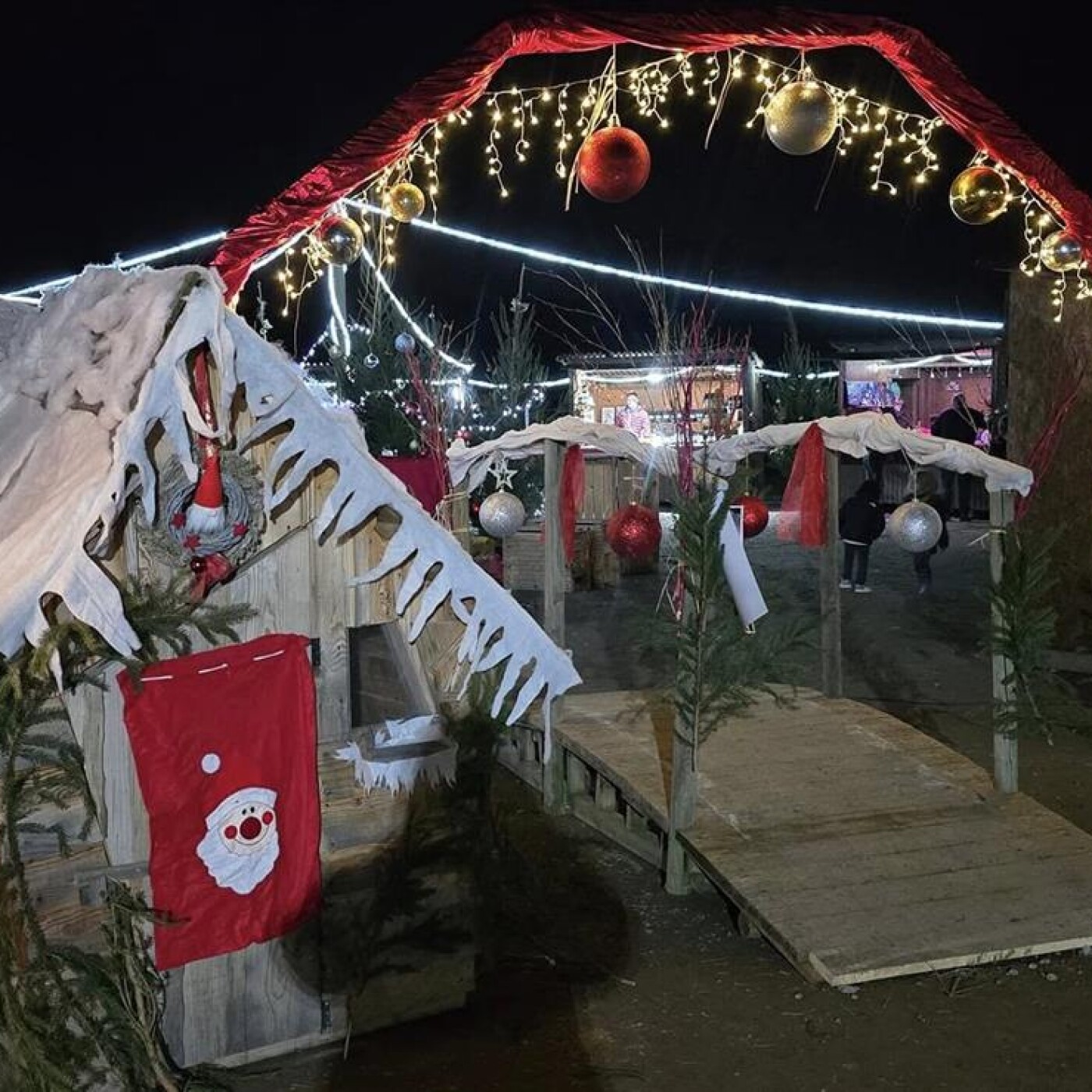 Widensolen, un marché de Noël entouré de chevaux episode artwork