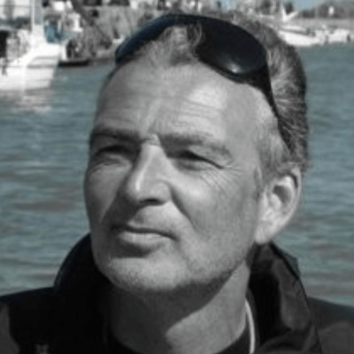 Christophe parle des avantages et inconvénients de créer une société en Thailande - 03 05 2021 - StereoChic Radio cover