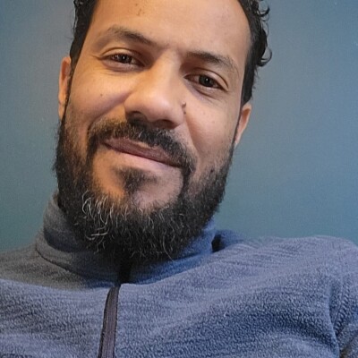 « On faisait ça en famille » — Olivier raconte la naissance physiologique de sa fille cover