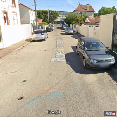 LA RUE EST VERS TROYES - La rue Fernand Doré cover