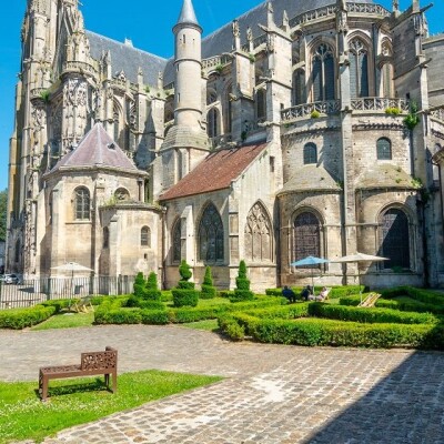 Une pause médiévale entre château et cathédrale ! cover