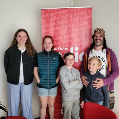 NUMÉRO 10 - Avec des U13, U11 & U9 du Handball Club Savino-Chapelain cover