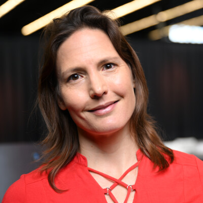 The Curious Storyteller: You don’t need a lab to think like a scientist and Helen shows why cover