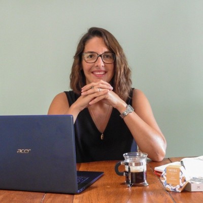 Claire est basée au Gabon depuis 2 ans en famille - 04 10 2021 - StereoChic Radio cover