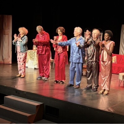 Micro trottoir Avis du public Theatre "Pyjama pour six" cover