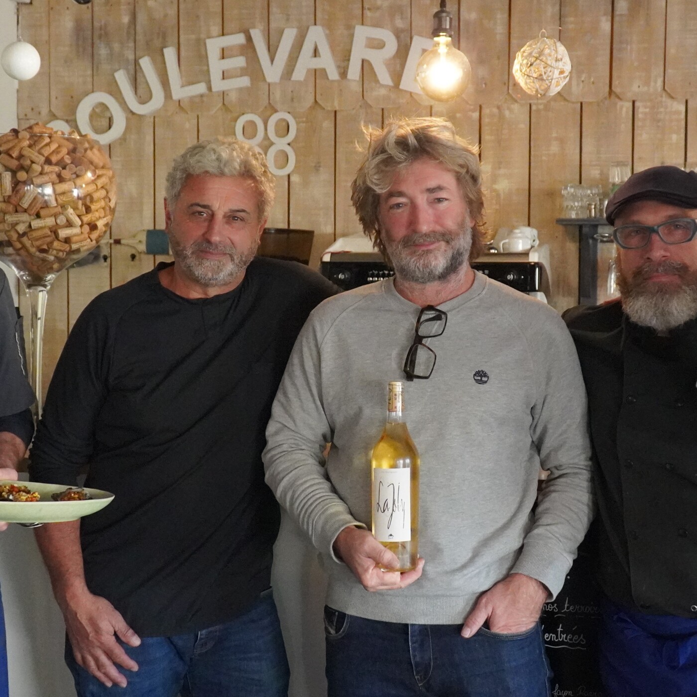 Au Boulevard 88 à Arcachon, Olivier Laban, Lionel Raymond, le Chef Julien Laignel & Christophe Paillaugue nous livrent leurs impressions episode artwork