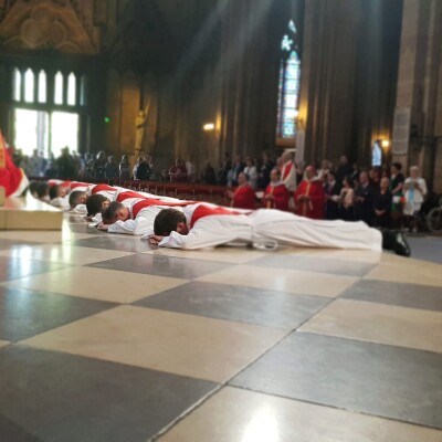 Les prêtres, "cœur battant de l'Eglise" cover