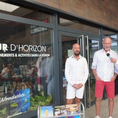 Bernard et Bernard se sont associés pour fonder l'agence de voyage Tour d'Horizon avec la personnalisation de leurs offres cover