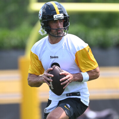 NFL: Rodgers aposenta nos Steelers? + mercado da liga (Podcast The Playoffs #254) cover