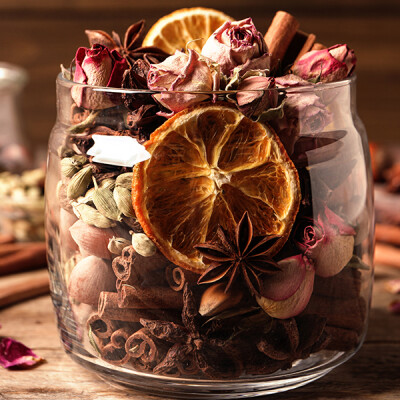 "Dans l'Esprit de Noël avec Annick BALERI : saveurs et senteurs, astuces et recettes" 2/2 cover