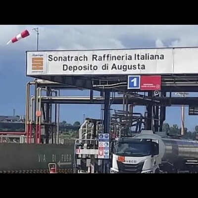 La raffinerie d’Augusta, la vérité d'une très belle affaire et des innocents en prison en Algérie cover