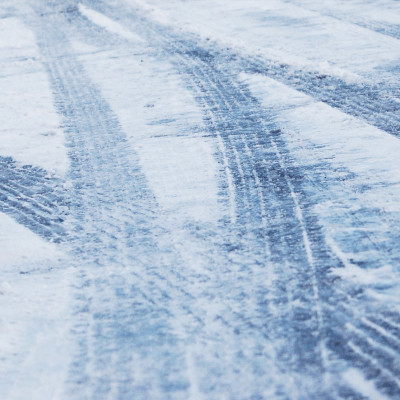 Loi montagne : chaînes ou pneus neige, c'est obligatoire ! cover