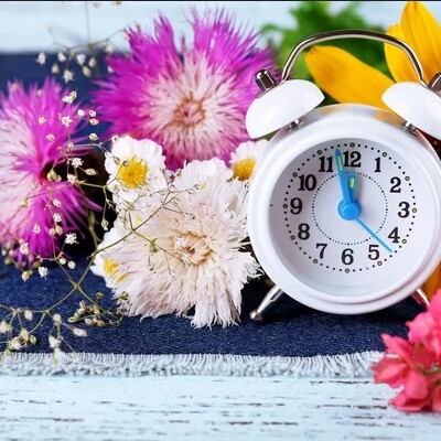 Tic tac, on change d'heure car le printemps est là et avec lui quelques surprises ! cover