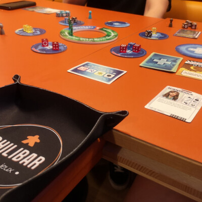 De l'ambiance, de bons petits plats et des jeux de société ! cover