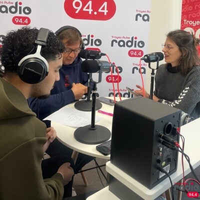 LE VRAI-FAUX DE L'EMPLOI - Les conditions des stagiaires cover