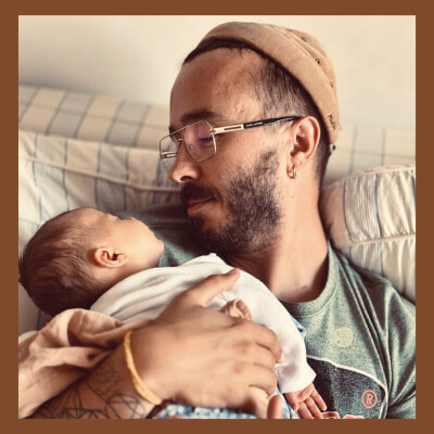 EP33 - Le rôle et la place du papa en véritable gardien de naissance. cover