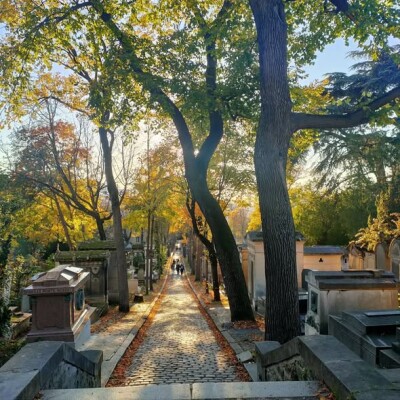 Randonnée insolite : à la découverte du Père Lachaise version Halloween ! cover