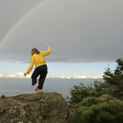 A corps vivant avec Emmanuelle Pépin artiste, chorégraphe , performeuse cover