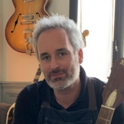 ATELIER L'HIRONDELLE / GUITARES-BASSES RARES ET VINTAGES/DAVID PICHOT-CHARLINE-PAUL PETERSON cover