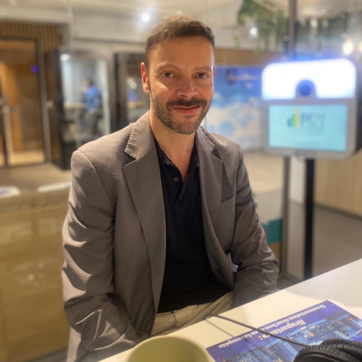 BXFM 104.3 || 100% Bruxelles || 100% Europe