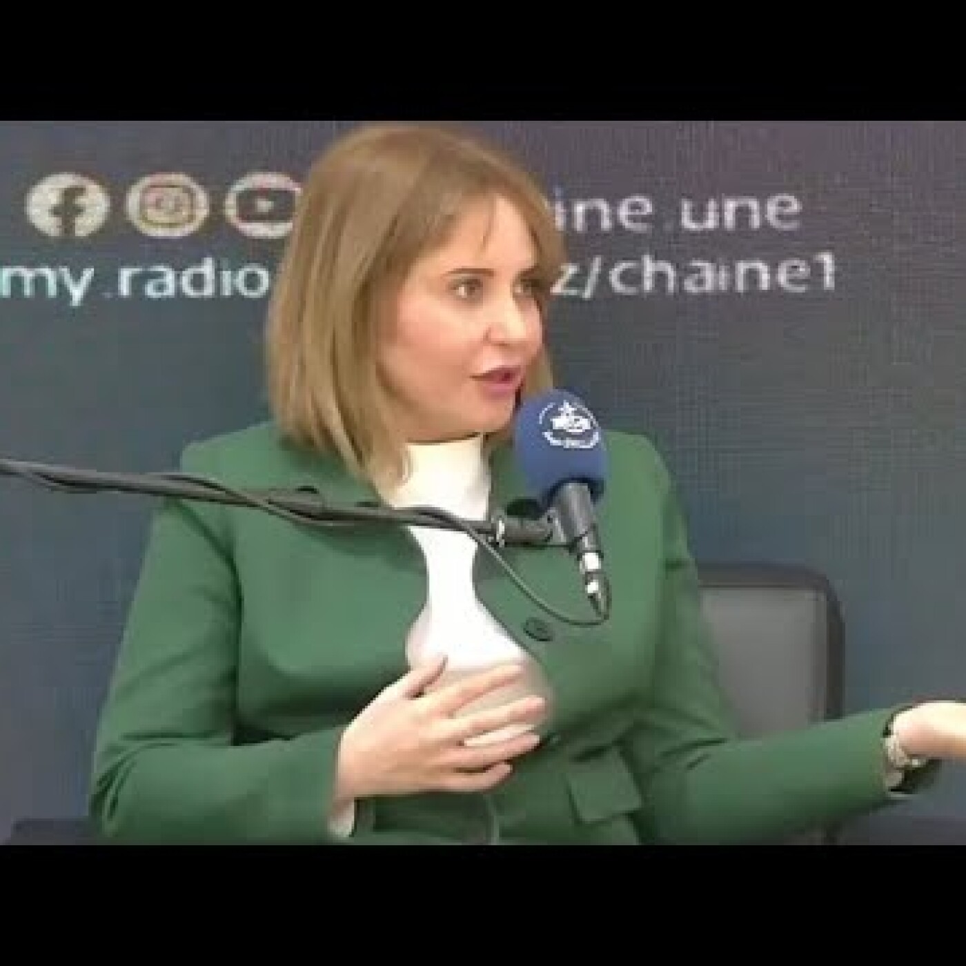Et pendant ce temps-là, Ibtissem Hamlaoui se targue d'avoir fait tomber...le général Nacer El-Djen episode artwork