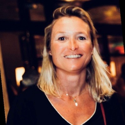 Elodie a monté sa société de Ski Nautique prés de Barcelone cover