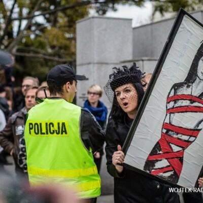 Wunder Parlement-Situation à Calais-Le droit des femmes en Pologne-La Colombie dit non à la paix cover