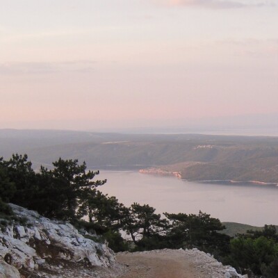 Épisode 08 - Lošinj 2008–2028 : les insulaires de l’ailleurs cover