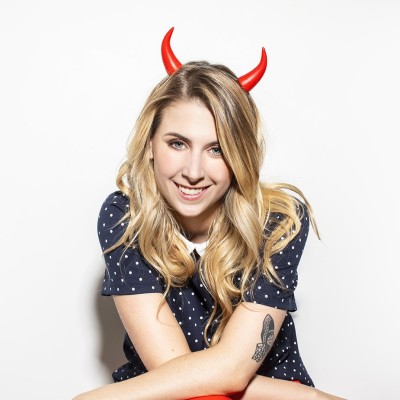 Laura Laune, très cash mais si drôle ! cover