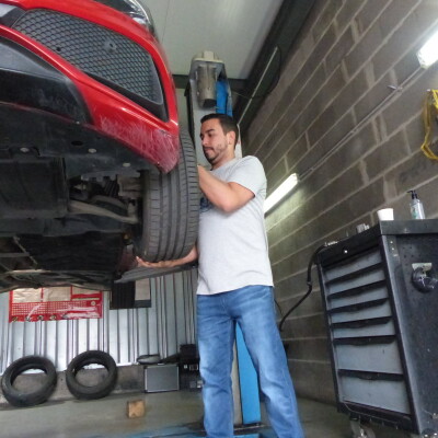 Entretien auto : le Self Garage, l’astuce pour payer moins cher ! cover