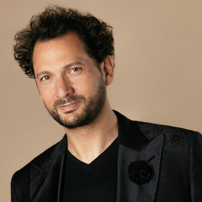 Interview exclusive : Eric Antoine, voix du grand méchant dans le film Bob l’éponge ! cover