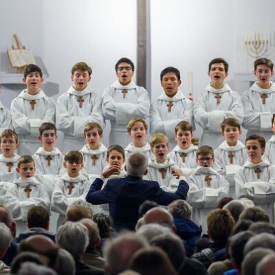 Plongée dans les coulisses des Petits Chanteurs à la Croix de Bois cover
