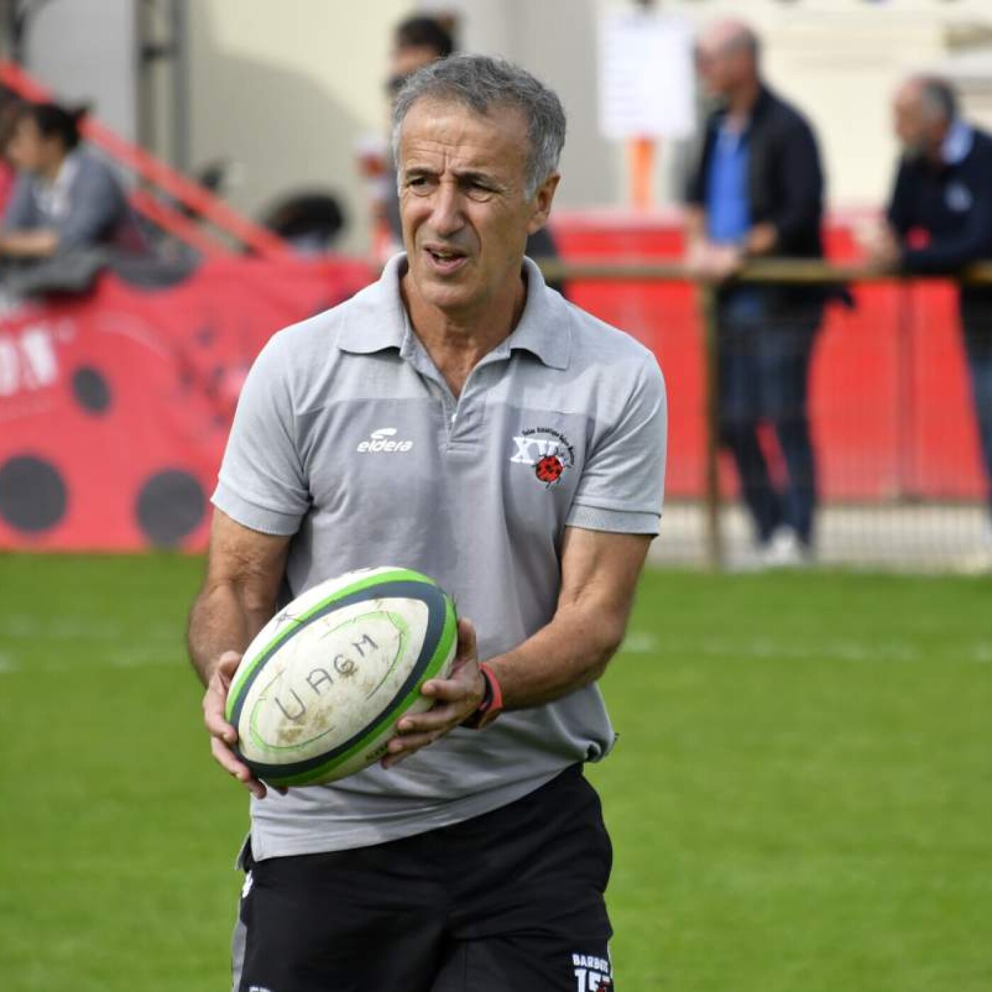 Depuis le stade de Saint-Pée, le coach de l'UAGM, Jean-Marc Lanne-Petit nous livre son analyse après la défaite de son équipe face à Oloron episode artwork