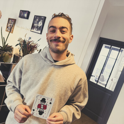 Chiloo : "Tout finit par s'arranger", de la favela de Medellín à la renaissance artistique cover