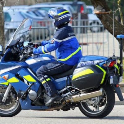 Motarde dans la gendarmerie cover