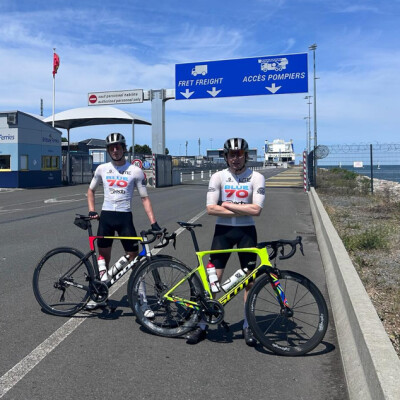 Un ultra triathlon, trois pays, un seul combat : soutenir la lutte contre le cancer, avec Samuel et Antoine. cover
