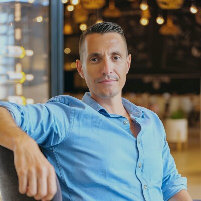 #188 - Libre financièrement en 4 ans avec des studios et des immeubles - Avec Julian d'Immorenta cover