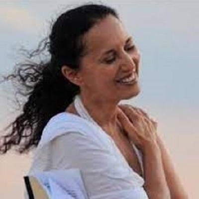 Zarina Khan une artiste de la paix cover