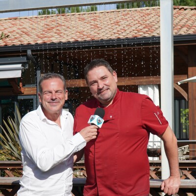 Le Chef Vincent Bianchi vous présente son restaurant L'Eyra situé à Mios, et ses nombreuses spécialités toutes faites-maison cover