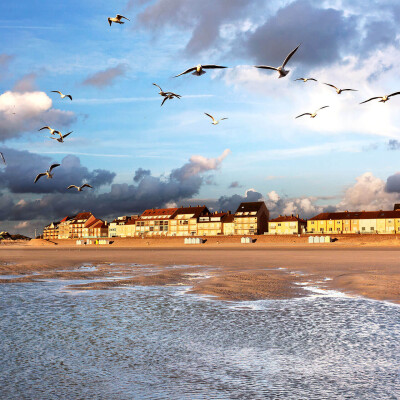 La mer en Picardie, bienvenue à Fort-Mahon ! cover