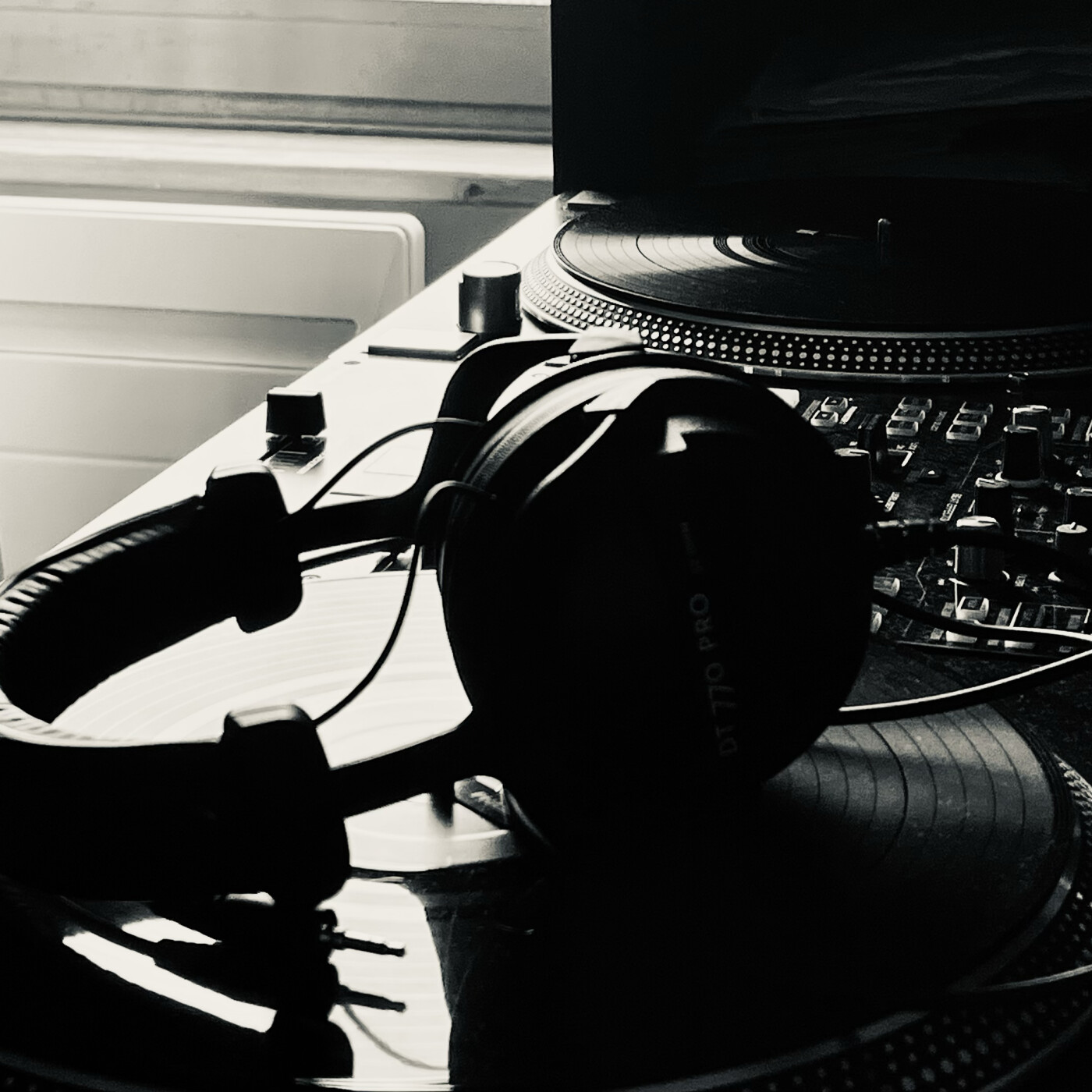 PODCAST " THE CURRENT VIBE"